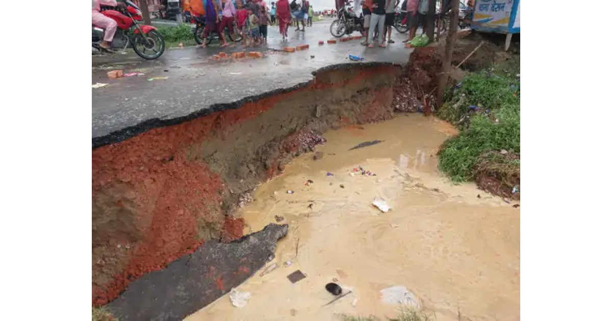 नेपाल में भारी बारिश से सीतामढ़ी में मची तबाही, सड़क टूटने से लोग परेशान, बाढ़ से बर्बाद हुई फसल