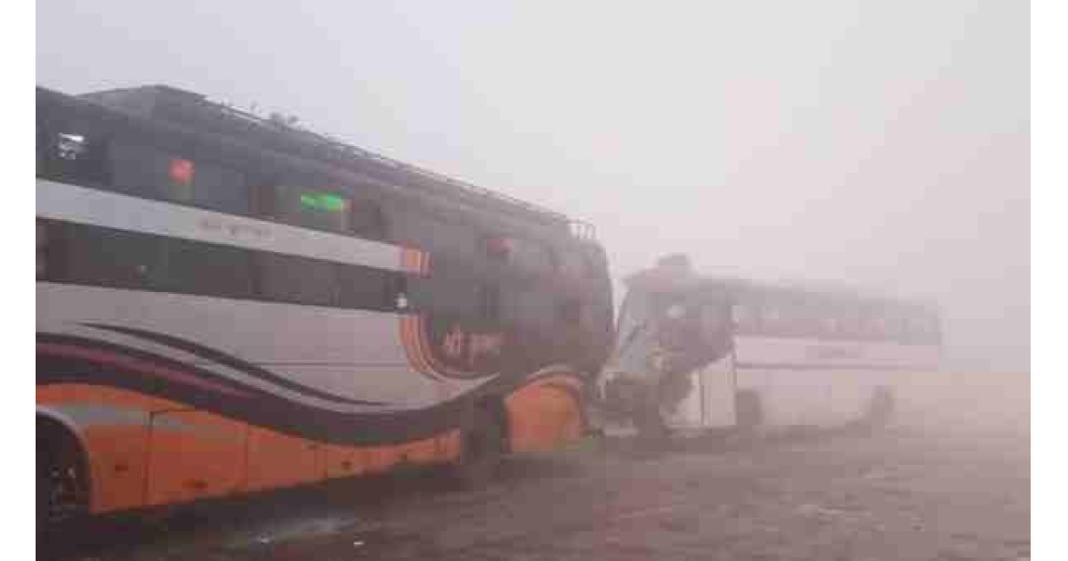 मथुरा एक्सप्रेस-वे पर कोहरे का कहर: 8 बसों और 3 कारों की भीषण टक्कर, 13 की दर्दनाक मौत, 70 घायल