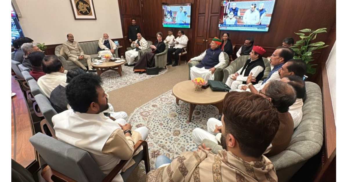 सियासी संकेतों से भरी चाय: पीएम मोदी&ndash;राजनाथ संग प्रियंका गांधी की मुलाकात, गर्म हुई राजनीतिक गलियारों की चर्चा