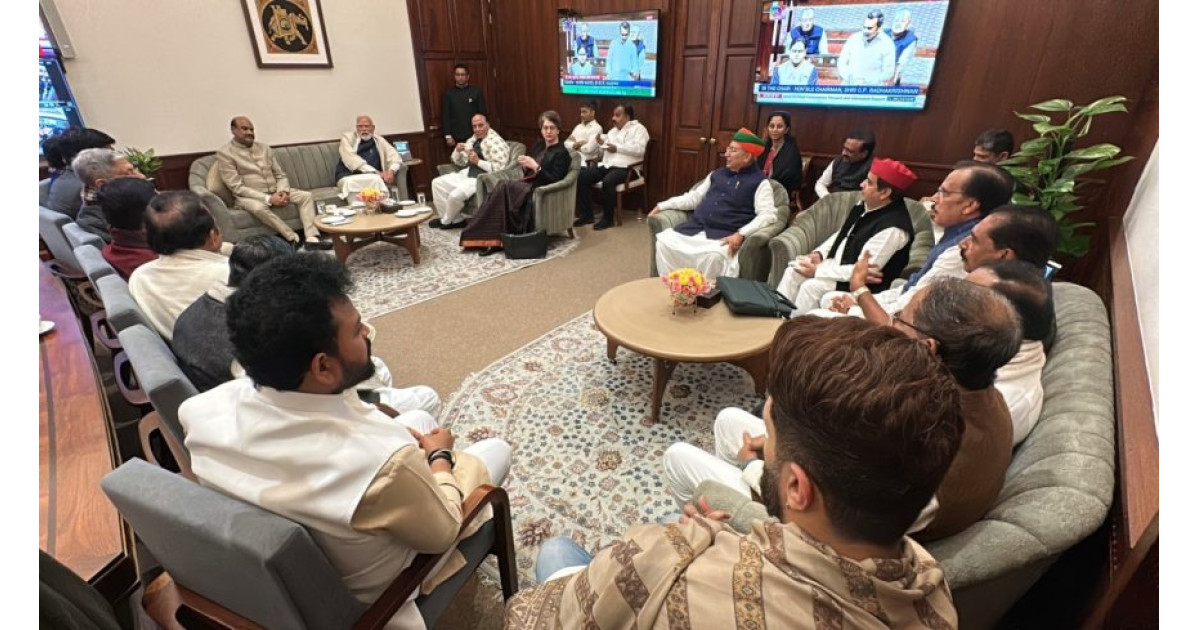 सियासी संकेतों से भरी चाय: पीएम मोदी&ndash;राजनाथ संग प्रियंका गांधी की मुलाकात, गर्म हुई राजनीतिक गलियारों की चर्चा