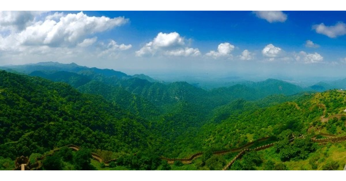 अरावली पर सरकार का स्पष्ट रुख: 90% से अधिक क्षेत्र संरक्षित, खनन को बढ़ावा देने के आरोप पूरी तरह बेबुनियाद