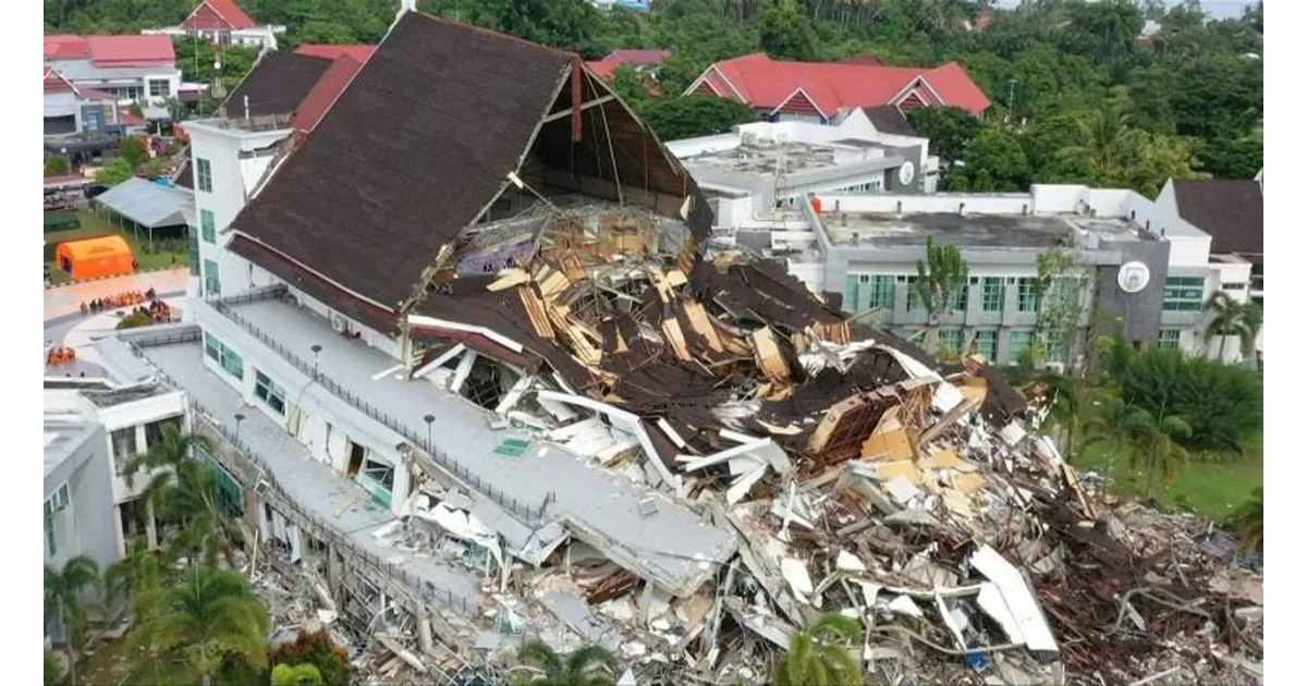 भूकंप के बाद सुनामी का कहर: इंडोनेशिया में तबाही, कई इमारतें ध्वस्त, एक की मौत