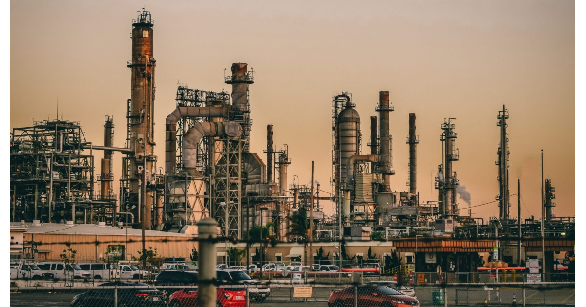 मिडिल ईस्ट संकट के बीच सरकार का बड़ा फैसला: पेट्रोकेमिकल्स पर कस्टम ड्यूटी खत्म, आम जनता और उद्योगों को बड़ी राहत