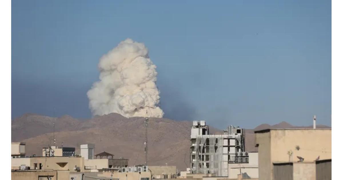 ट्रम्प का बड़ा बयान: &ldquo;युद्ध के बीच भी बातचीत जारी&rdquo; &ndash; ईरान पर 24 घंटे में 200 हमले, हालात बेहद गंभीर