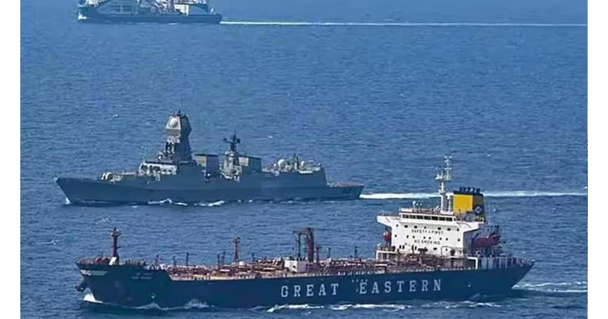 ईरान संकट में भारत की समुद्री ताकत का जलवा: होर्मुज से सुरक्षित निकले 8 भारतीय जहाज, चीन के टैंकर अब भी फंसे