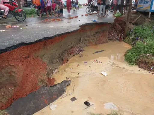 नेपाल में भारी बारिश से सीतामढ़ी में मची तबाही, सड़क टूटने से लोग परेशान, बाढ़ से बर्बाद हुई फसल