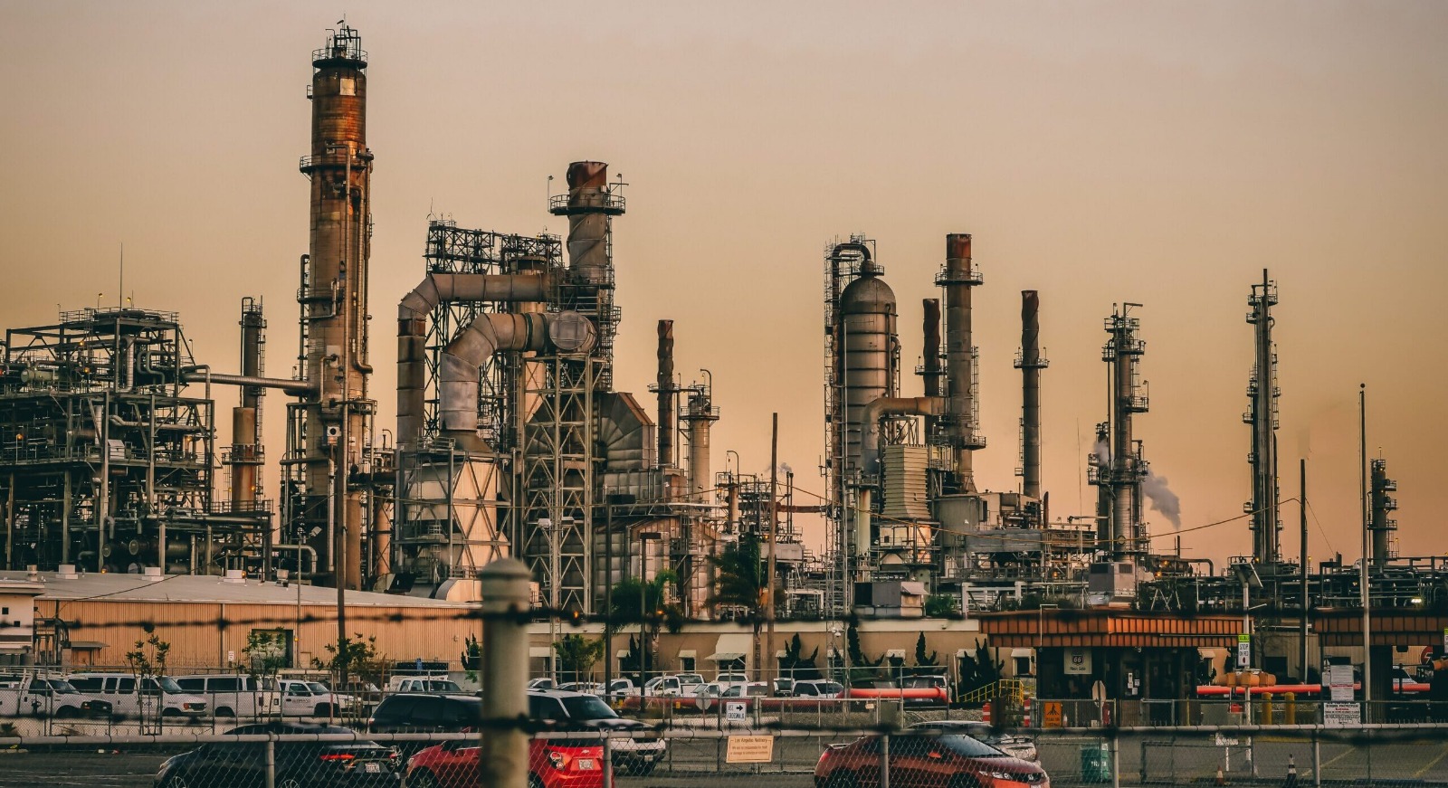 मिडिल ईस्ट संकट के बीच सरकार का बड़ा फैसला: पेट्रोकेमिकल्स पर कस्टम ड्यूटी खत्म, आम जनता और उद्योगों को बड़ी राहत